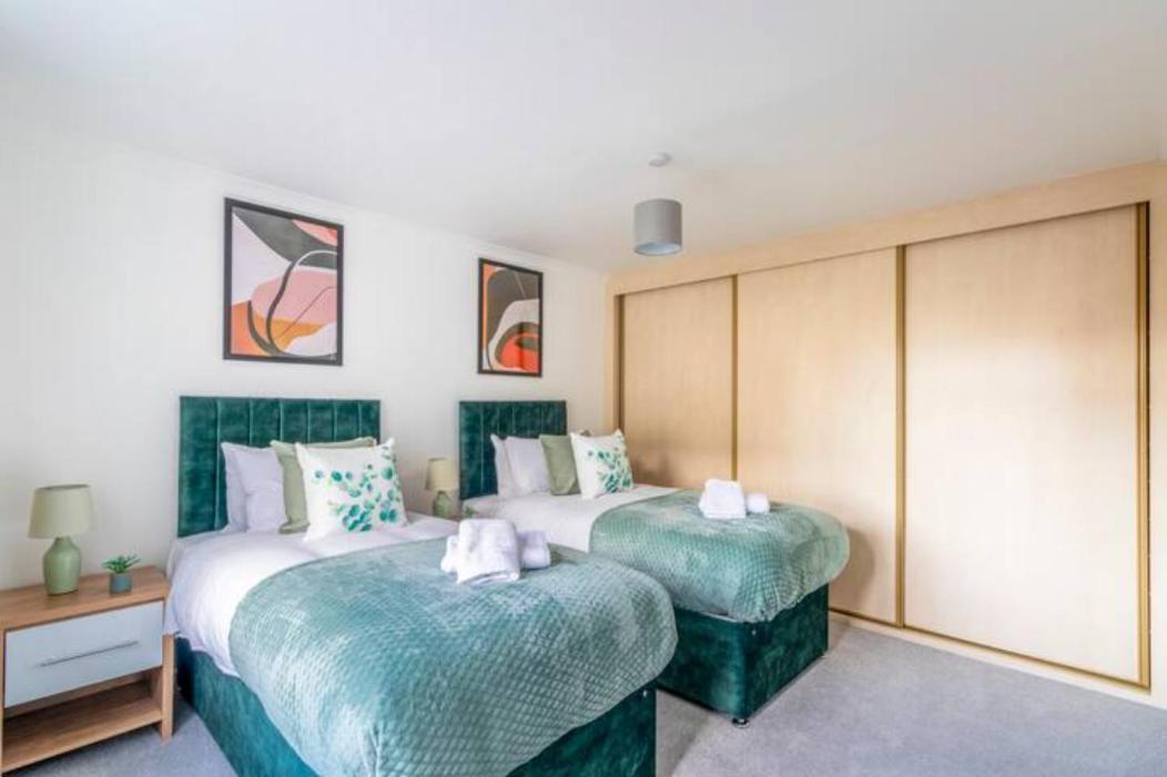 Large Sea View 2 Bedroom Sleeps 6 - Free Parking 본머스 외부 사진