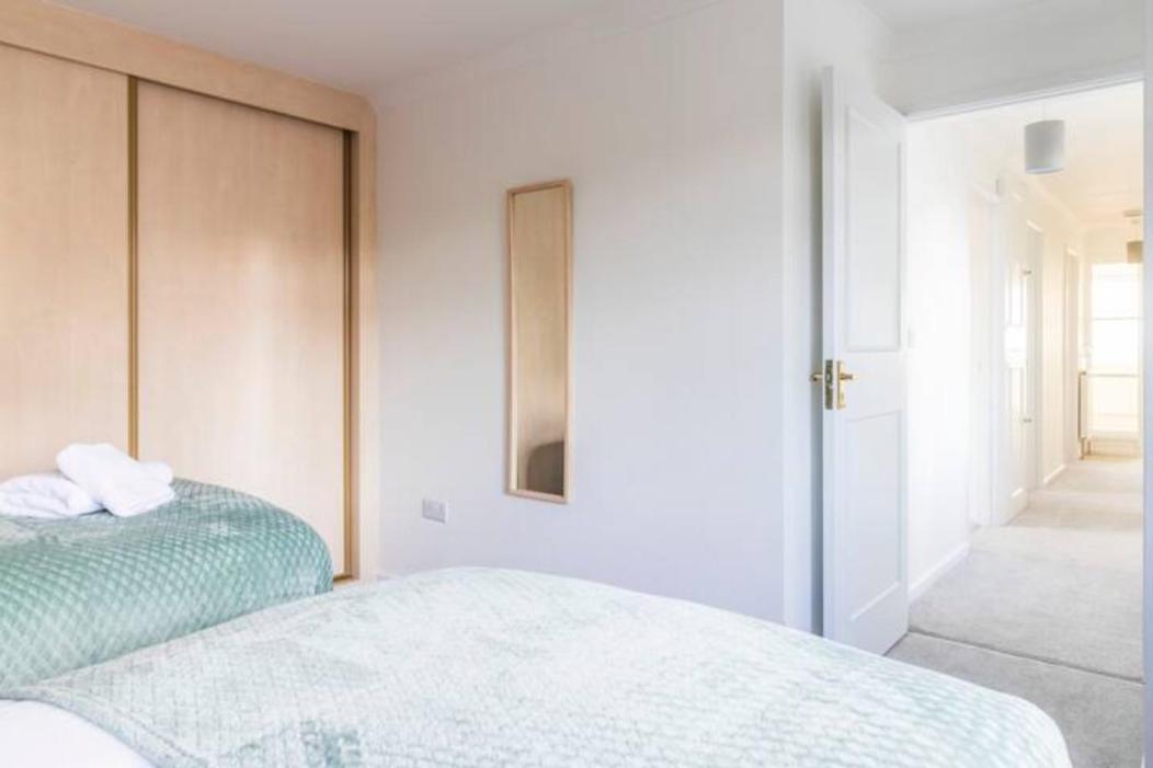 Large Sea View 2 Bedroom Sleeps 6 - Free Parking 본머스 외부 사진